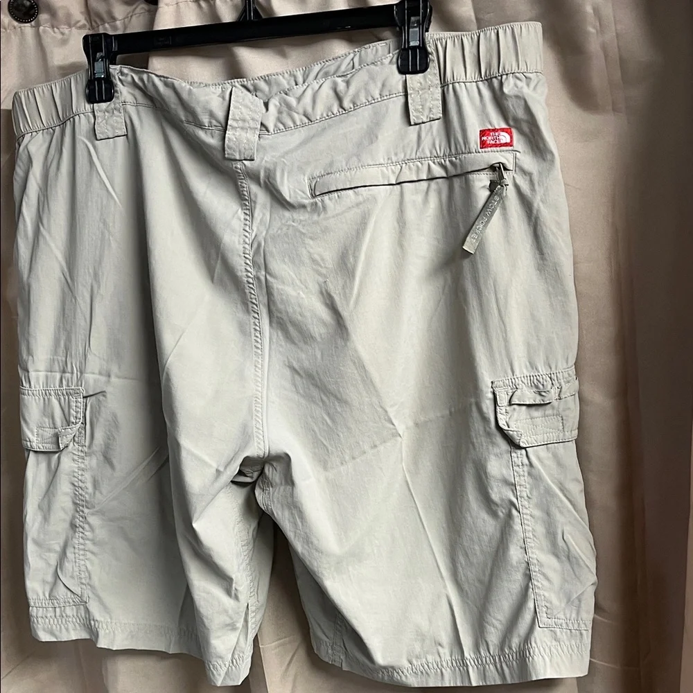 The North Face Men's shorts in Khaki/Taupe - Picture 3 of 3